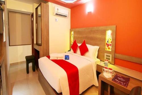 Varanasi Hotel | Hotel New Ashiyana Palace Varanasi - Fully-Air-Conditioned hotel at prime location With Wifi , Near-Kashi-Vishwanath-Temple, and-Ganga-ghat - Best Hotel in Varanasi