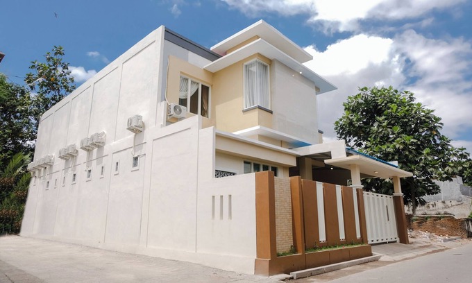 Jember Hotel | Hotel O Antosa Family Residence