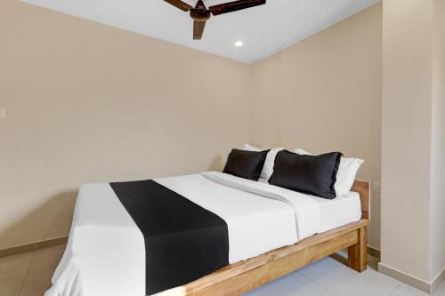 Mahadevapura Hotel | Hotel O M S Boarding and Lodging