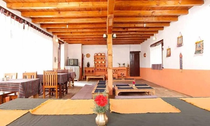 Mustang Hotel | Hotel Om's Home