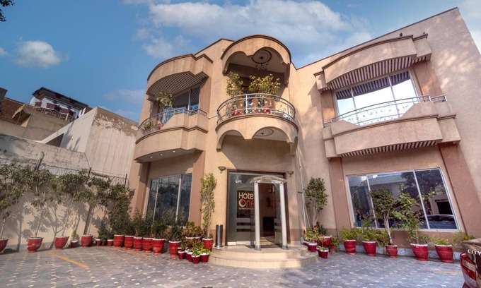 Multan Hotel | Hotel One Lalazar Multan