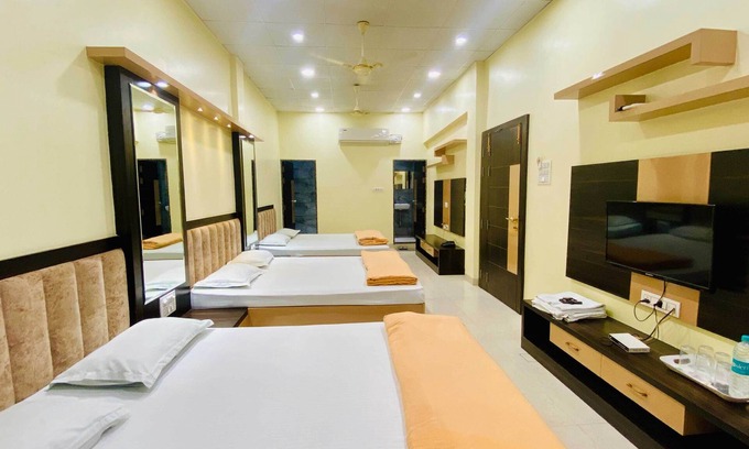 Omkareshwar Hotel | Hotel Panchavati Palace