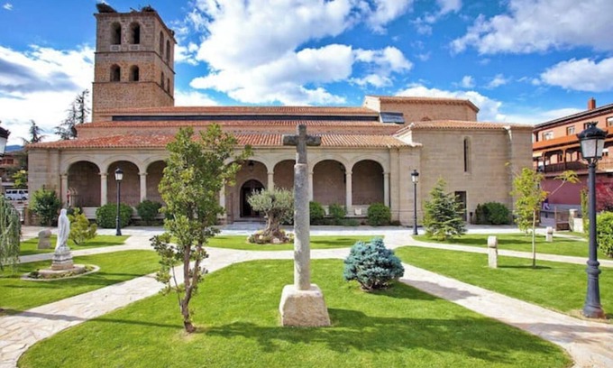 Manzanares el Real Cottage | Hotel Postiguillo