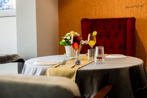 Ahmednagar Hotel | Hotel Prabha Palace