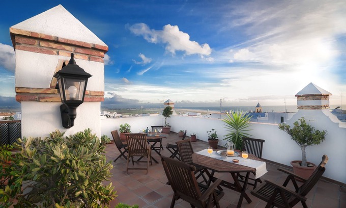 Conil de la Frontera City Center Hotel | Hotel Restaurante Blanco y Verde