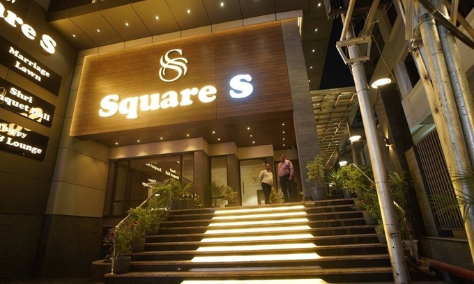 Mahmoorganj Hotel | Hotel Square S
