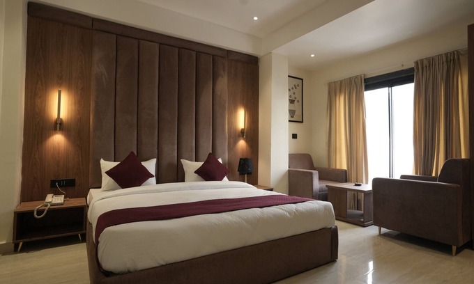 Gomti Nagar Hotel | Hotel SS4 Crystals