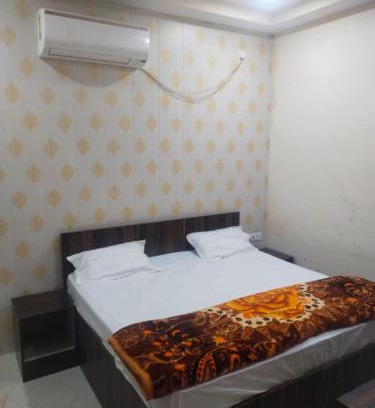 Varanasi Hotel | Hotel Varanasi Paradise - Best Seller - Parking facilities