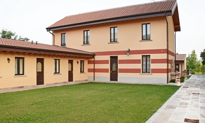 Corte de'Cortesi Con Cignone Hotel | Hotel Villa Borghesi