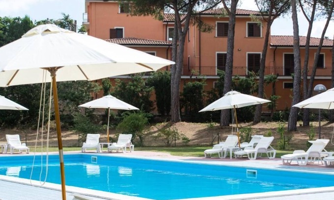 San Terenziano Hotel | Hotel Villa dei Pini