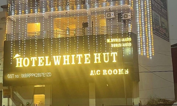 Bahadurgarh Hotel | Hotel White Hut