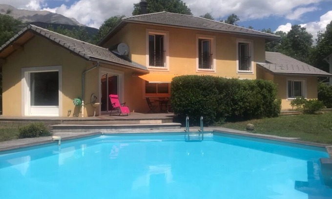 Barcelonnette Villa | House 4*, swimming pool, 6 to 10 pers. cycling, hiking, families, ski, golf