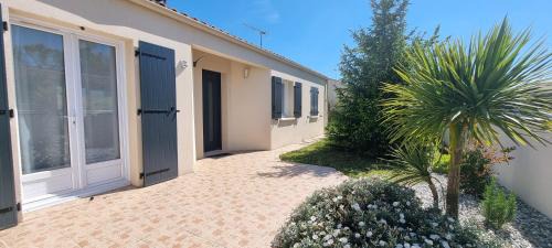 Medis House | HOUSE CLOSE TO ROYAN AND SEASIDE, GROUND FLOOR, QUIET AND COMFORTABLE