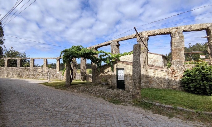Rates House | House in a farmhouse with pool and tennis court