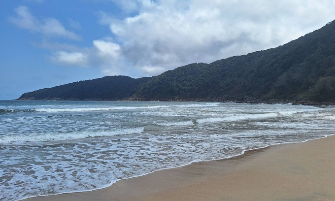Guaiuba Apartment | House in Guaiuba Beach-Guarujá, Barbecue + swimming pool (children's/adult/hydro)