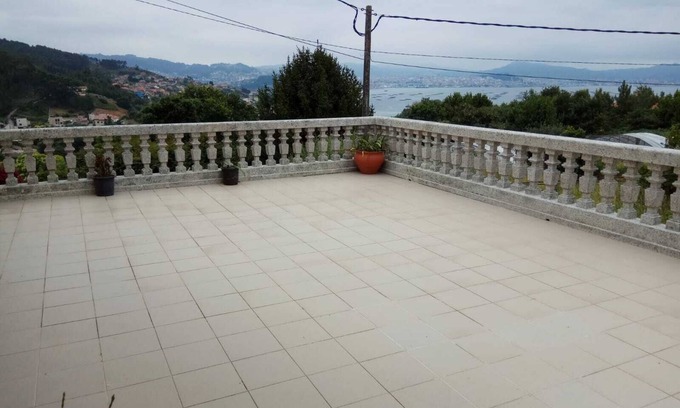 Meira House | House in Moaña wide prox to beaches in rural area.