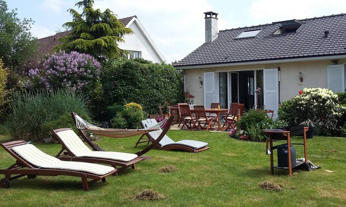 Buc House | House in quiet charming residence near Versailles and national golf course