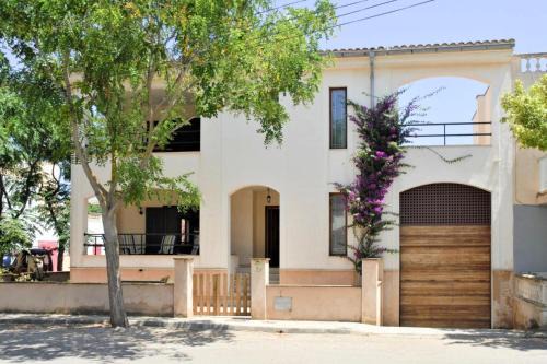 S'illot House | House in S'Illot near Sandy Beach