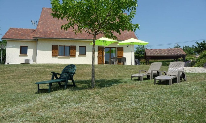 Salignac-Eyvignes Cottage | House in Salignac-Eyvigues with terrace, Wifi and parking