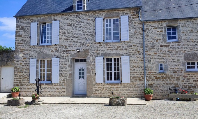 Saint-Marcouf House | House in St MARCOUF, sleeps 10Near Ste MERE EGLISE