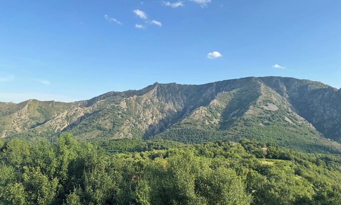 Castanet-le-Haut House | House in the mountains close to hiking trails.