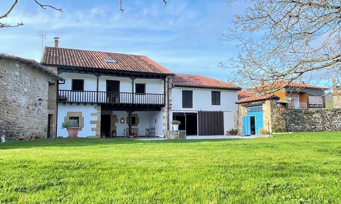 Mazcuerras House | HOUSE LOS NOGALES DE IBIO