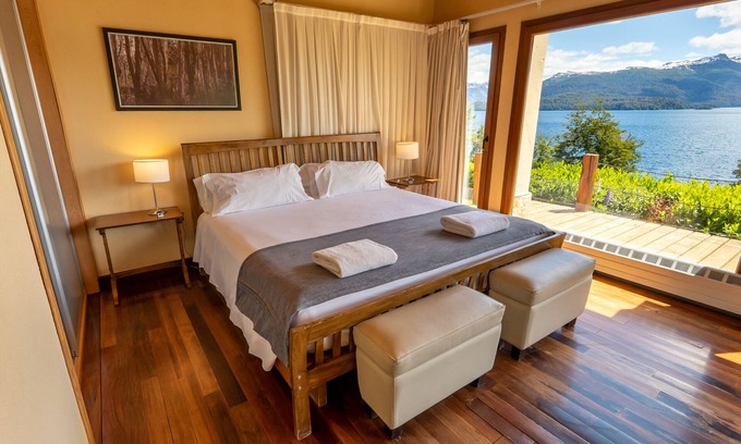 Angostura Ski Chalet | House next to Lake Nahuel Huapi: with stunning panoramic views