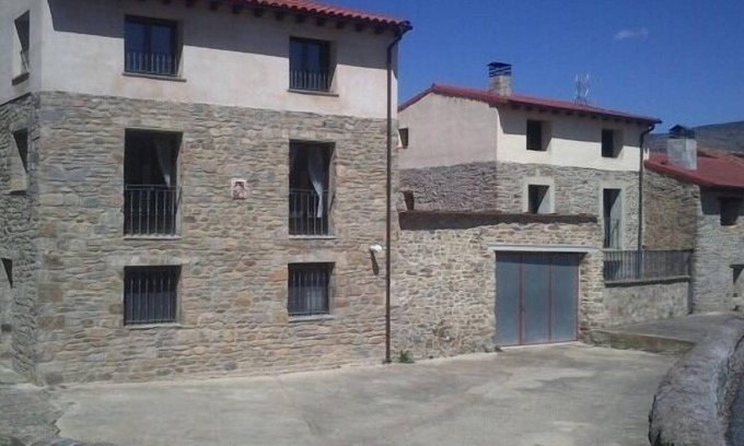 Villar del Rio Cottage | House of the Foreman and High House of Ayedo for 8 people