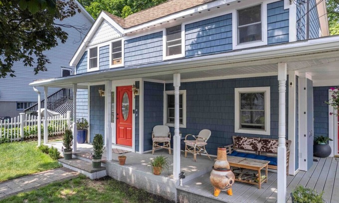 Highland Falls House | House on the Babbling Brook- Quiet 2BR + King Bed!