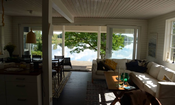 Tjallmo House | HOUSE ON THE LAKE IN AN ABSOLUTELY SECLUDED LOCATION, WITH ALL AMENITIES, SAUNA AND BOATS