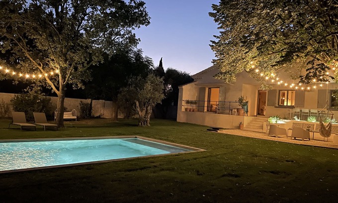Carpentras House | House renovated in 2021 by an interior designer in the heart of an oak grove
