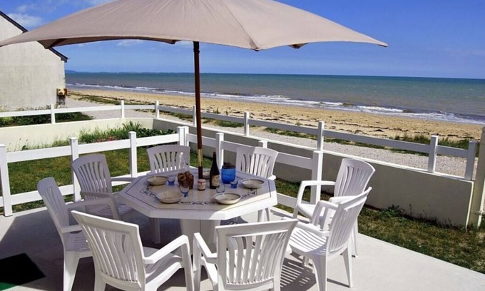 Saint-Marcouf House | house sea view, waterfront comfort