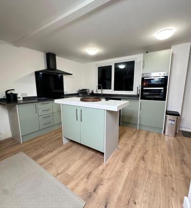 Chapeltown House | House-Sleeps8-Parking-Garden