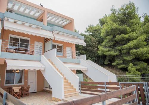 Loutsa Apartment | House Vraсhos-Loutsa