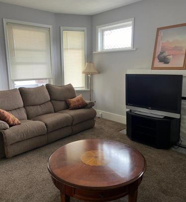 South Bend House | House w Separate 4 Private Bedrooms