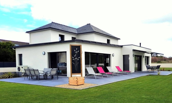 Cleder House | House with 30°C pool and enclosed garden 300m from Les Amiets beach - Bretagne