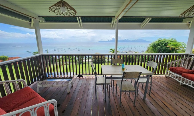 Punaauia House | House with breathtaking views of the lagoon and Moorea
