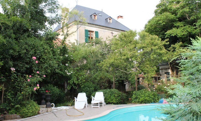 Corgnac-sur-l'Isle House | House with character, former post house