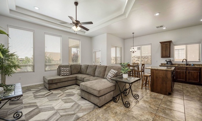 Las Cruces House | House with Community Pool and Putting Green