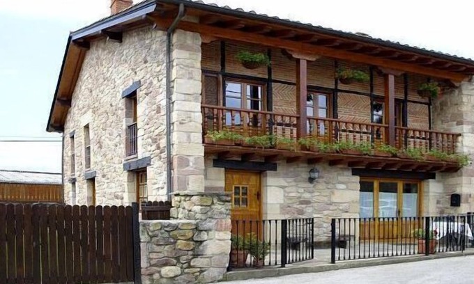 Viernoles House | House with garden for 6/7 people (La casa de Consuelo 1)