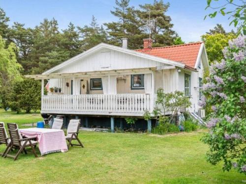 Fagelmara House | House with Guest Loft and Garden