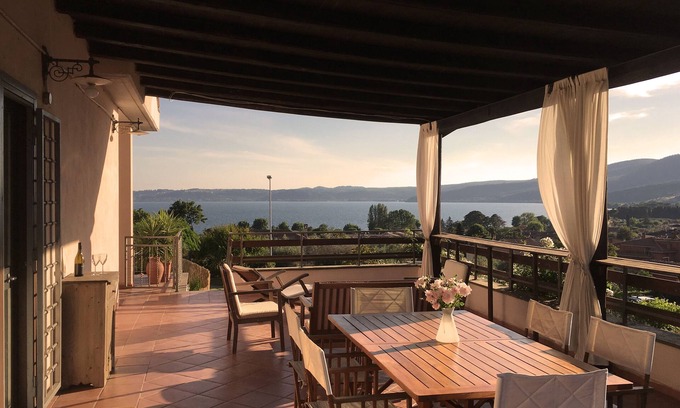 Lake Bracciano Villa | House with large terrace, garden and wonderful view on the lake