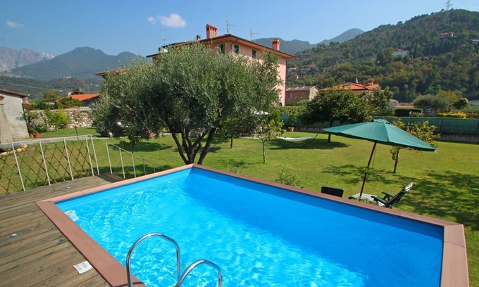 Ripa-Pozzi-Ponterosso House | House with Private Garden, Pool, WIFI, 4 People, near Sea and Forte dei Marmi