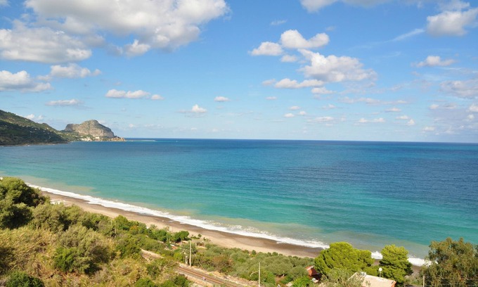 Sant'Ambrogio House | House with sea view and private parking