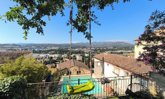 11th Arrondissement House | House with swimming pool, direct access to Marseille hills and valleys.