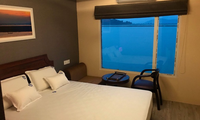 Sualkuchi Boat Rental | Houseboat Stay on the mighty Brahmaputra