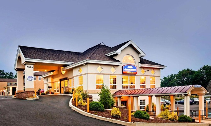 Grenloch Hotel | Howard Johnson by Wyndham Blackwood Near Philadelphia