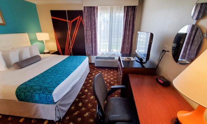 Mid Central Hotel | Howard Johnson by Wyndham Pasadena