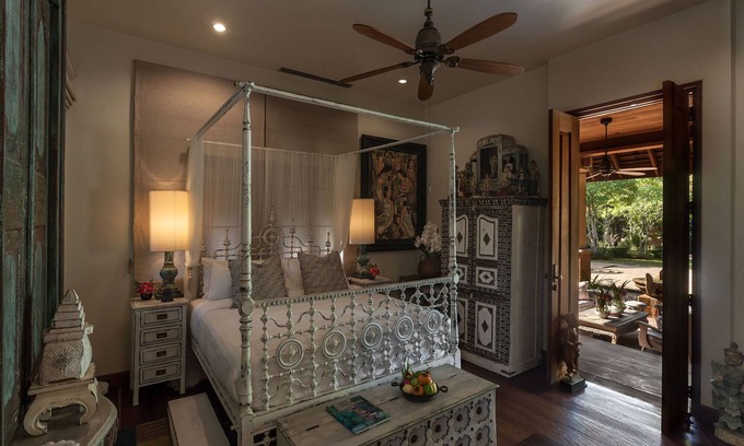 Lan Dokmai Tok House | Howie's HomeStay, Your own personal Private Resort