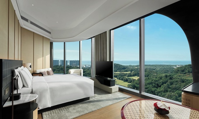 Central Business District Hotel | HUALUXE Shenzhen Bao'an by IHG